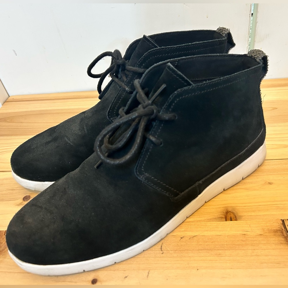 UGG Men's Dustin Black Chukka Boots